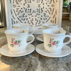 8 Piece Flat Cup & Saucer Set
Meadow Lane
by PFALTZGRAFF